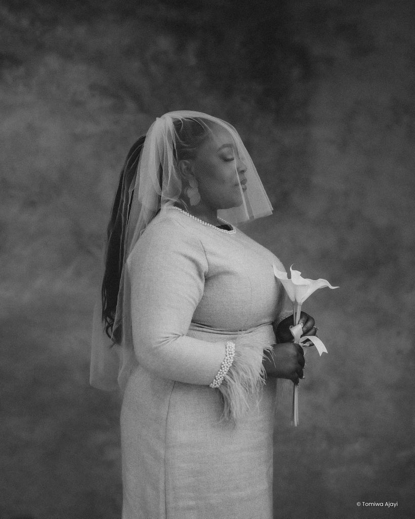 TollaOkodugha's tweet photo. I got married Legally! 

To chasing 10,000🚀

📷 : @thetomiwaajayi 
👗: @deoolss_ https://t.co/emk4XiX1vZ