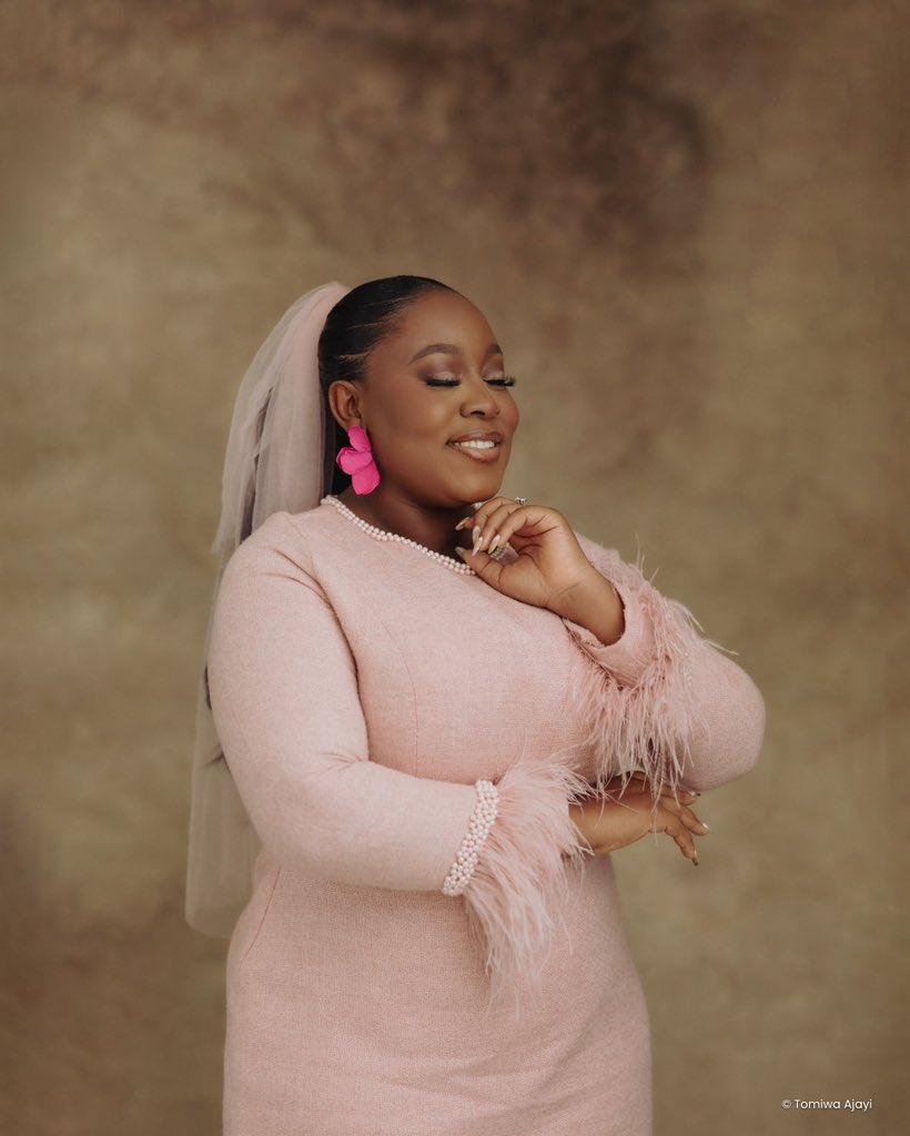 I got married Legally! 

To chasing 10,000🚀

📷 : <a href="/thetomiwaajayi/">Tomiwa Ajayi</a> 
👗: <a href="/deoolss_/">ÀDUKÉ</a>
