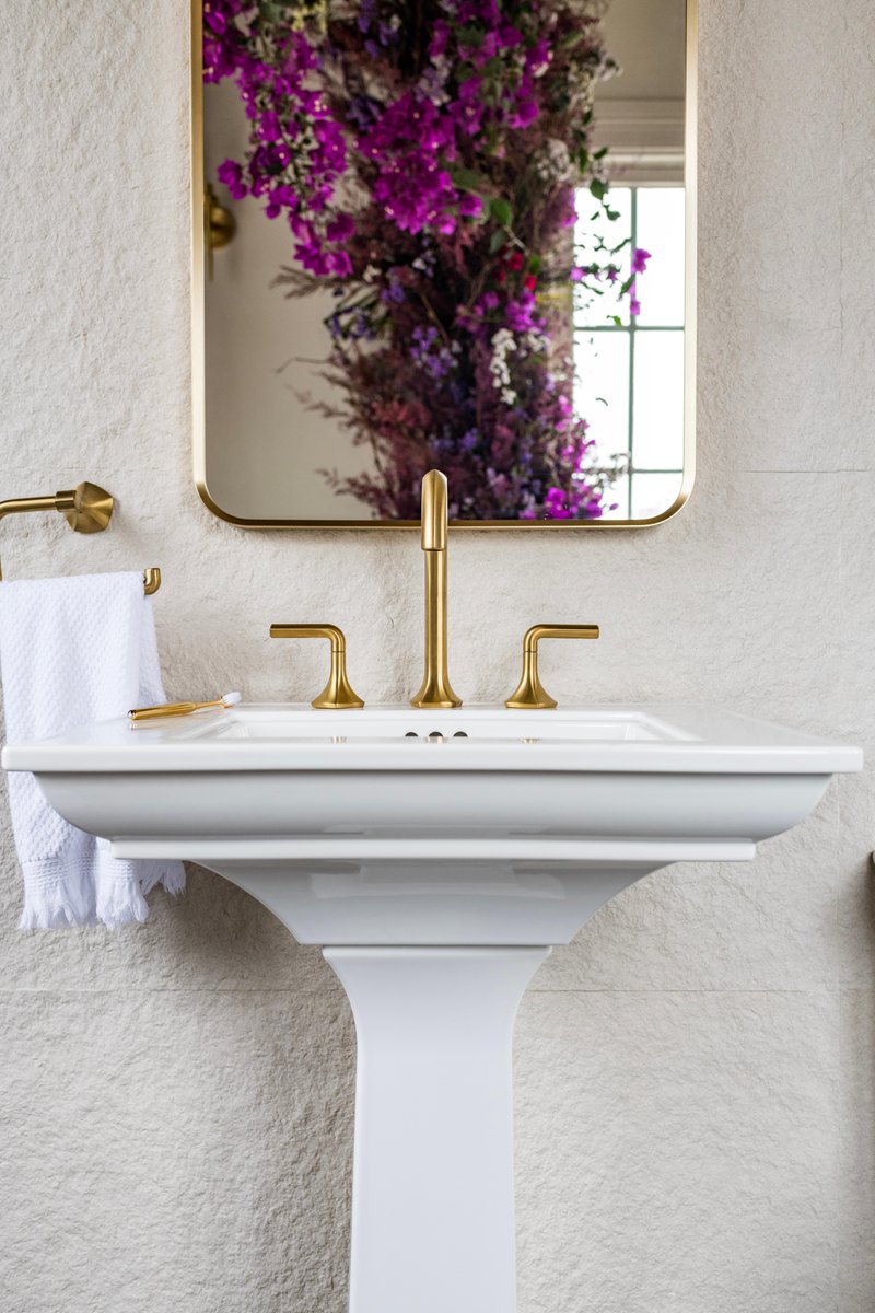 studio_kohler's tweet photo. Indulge in the vintage glamour bathroom space at Casa Cor Peru designed by DecoStudio.

Every detail, from the Occasion faucets to the Memoirs fixtures, is designed to create a bathroom experience that's both elegant and inviting. 

#Bathroomdesigns #Bathroomdecor #casacor https://t.co/sWbZWTpSx3