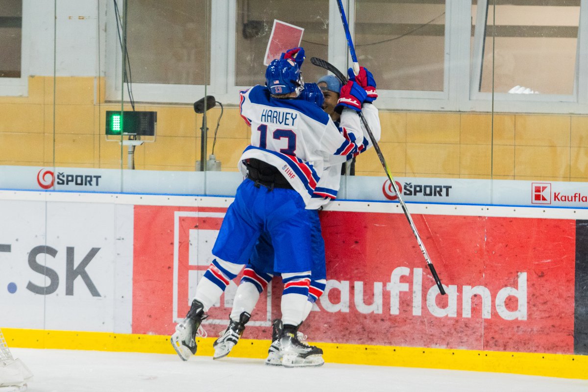 usahockey's tweet image. The U.S. is up 6-0 heading into the third! #FiveNations 

🚨🚨
Nathaniel Celski
Brody Gillespie
Noah Davidson
Kalder Varga