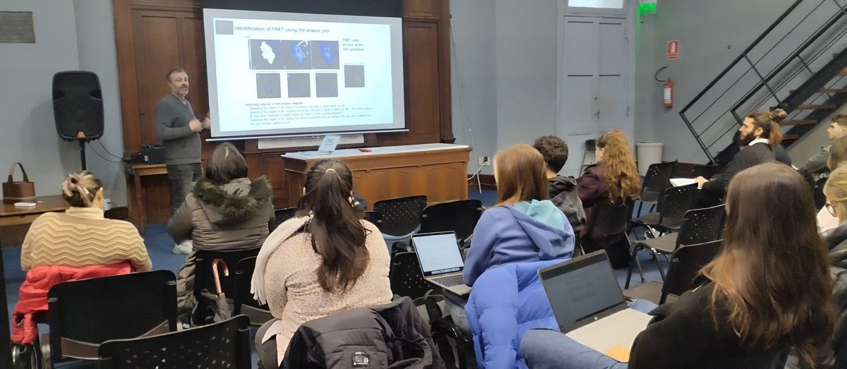 Ari Zeida (@zeidaari) on Twitter photo Llegamos al último día y comenzamos maravillándonos junto al maestro <a href="/MalacridaLab/">Leonel Malacrida</a> <a href="/advanced_unit/">Advanced Bioimaging Unit</a> que nos cuenta como la Bioimagenologia y la Bio Estructural son cada vez más amigas (y de Fourier, nunca nos olvidamos de el 🤣🤣) <a href="/fmedoficial/">fmedoficial</a> <a href="/ceinbio/">CEINBIO</a> Llegamos al último día y comenzamos maravillándonos junto al maestro <a href="/MalacridaLab/">Leonel Malacrida</a> <a href="/advanced_unit/">Advanced Bioimaging Unit</a> que nos cuenta como la Bioimagenologia y la Bio Estructural son cada vez más amigas (y de Fourier, nunca nos olvidamos de el 🤣🤣) <a href="/fmedoficial/">fmedoficial</a> <a href="/ceinbio/">CEINBIO</a>
