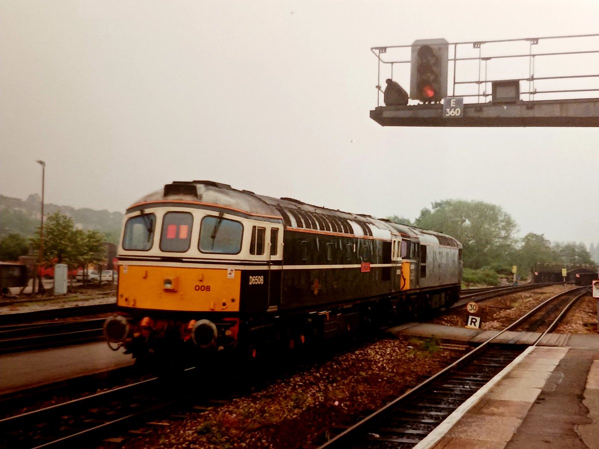 Invermuir's tweet photo. Nice and sunny here today but it wasn't in Exeter in around 1992 when these 2 shredders were pottering around the station. #tmrguk #class33 #cromptons https://t.co/T1qdtM2WfP