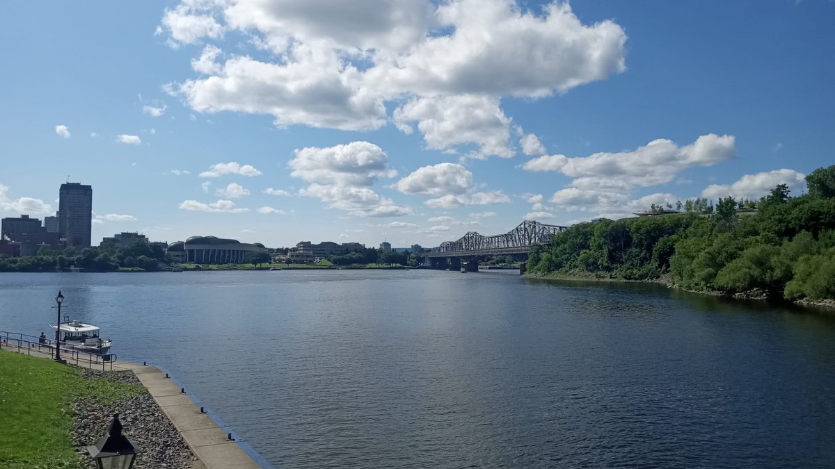 Meladul_HAQ_Ahm's tweet photo. #HappyFriday 🎉😊

I asked AI a question about what I should do today.

Q: What three things I should do today during my free time?

Answer from #AI: Read a book📚, Go for a walk 🚶‍♀️🌳 or Try writing ✍️📝.

Thanks #DeepAI software.

#AIText https://t.co/Cg2XwylReX
