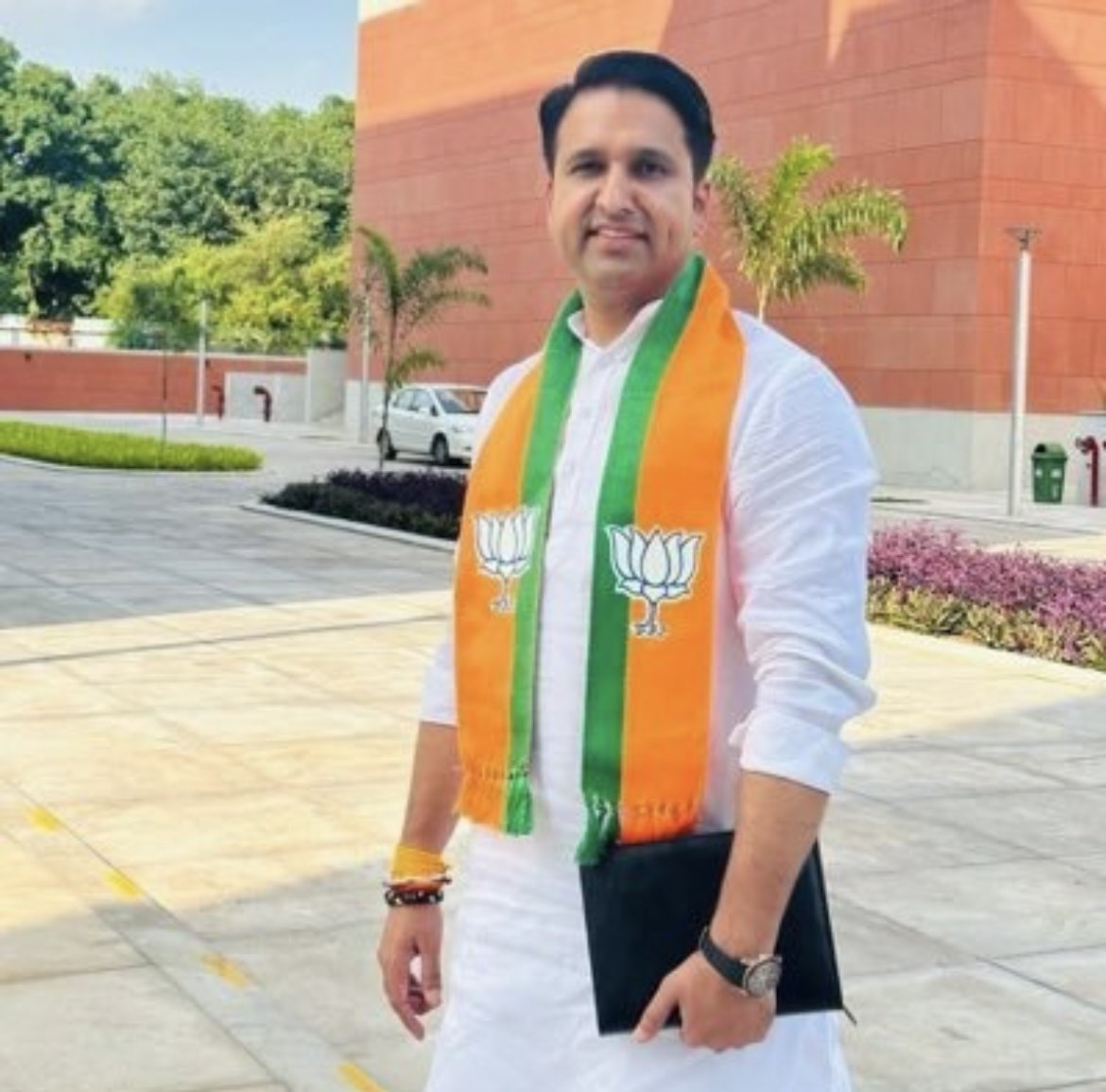 DivyaRa69584595's tweet photo. भाजयुमो के राष्ट्रीय महामंत्री श्री @Rohit_Chahal भैया जी को जन्मदिन की बहुत-बहुत बधाई एवं शुभकामनाएं। भगवान श्री बदरी केदार जी से आपकी दीर्घायु की प्रार्थना करती हूँ।
@Rohit_Chahal https://t.co/llzNS6vpZ1