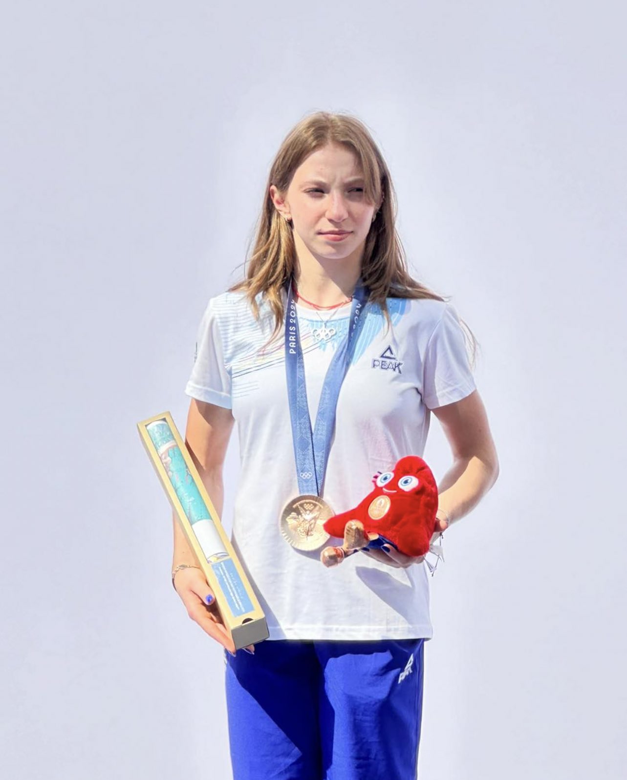 Ginasta romena Ana Barbosu recebe medalha de bronze após decisão do CAS — Foto: Reprodução