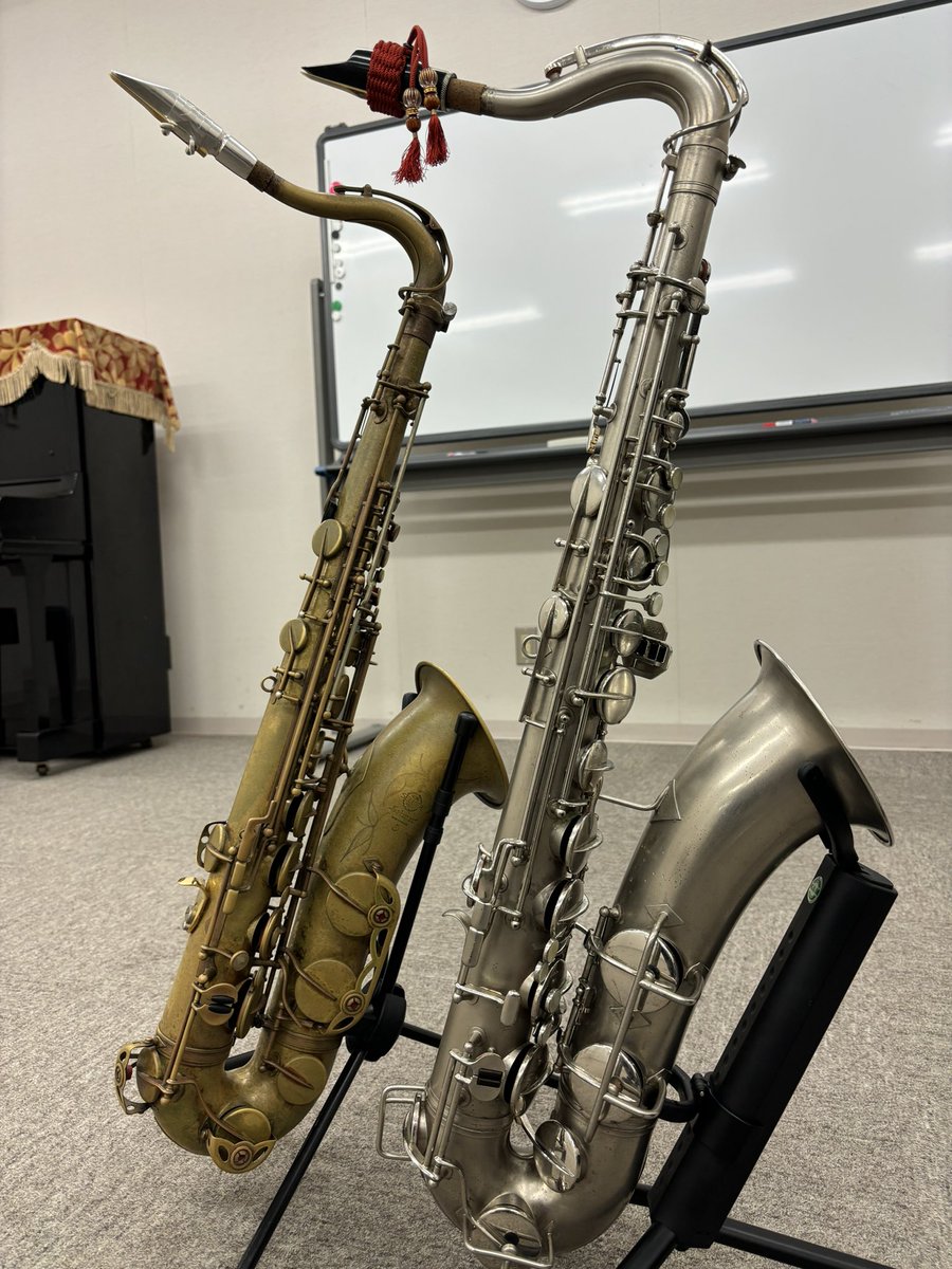 yusuke_c's tweet photo. 個人練ー
明日からスタジオ練習やらリハが続くので
まとめて確認。
セッティングも決まって、だいぶ慣れてきたけど
BPM速い曲だとキー配置の違いで空振ったりするので、しばらくは2台体制で行きますー

#sax #nikkan #selmer #mark6 #サックス　#ニッカン　#セルマー　#マーク6 https://t.co/wF1x0JIFai