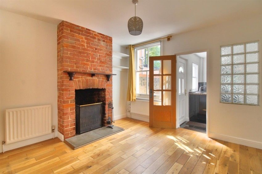 Nicholas Est Agents tweet media