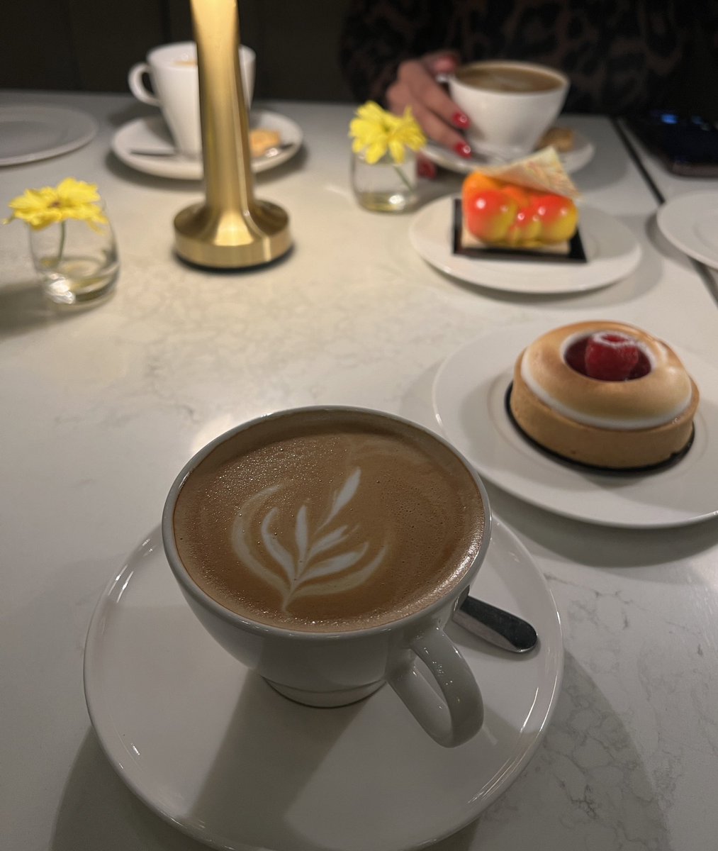 besh0700's tweet photo. MELBOURNE 💗#Melbourne #CoffeeTime #Australia https://t.co/xYJ3FmZzcx