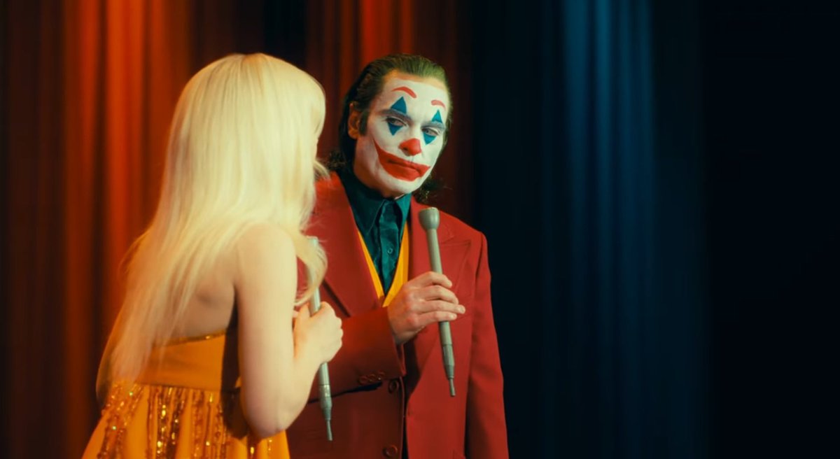 informando__'s tweet photo. O chefe do Festival de Cinema de Veneza, Alberto Barbera, disse que "Coringa: Delírio a Dois" é "muito mais sombrio" que o primeiro filme.

"É muito mais inventivo de todos os pontos de vista. É completamente inesperado. É muito ousado, corajoso, criativo. Um filme incrivelmente original."