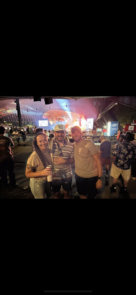 TheRealRyanTodd's tweet photo. Had a blast at the @HootieTweets concert last night! 🔥 https://t.co/ZDu45A2DBl