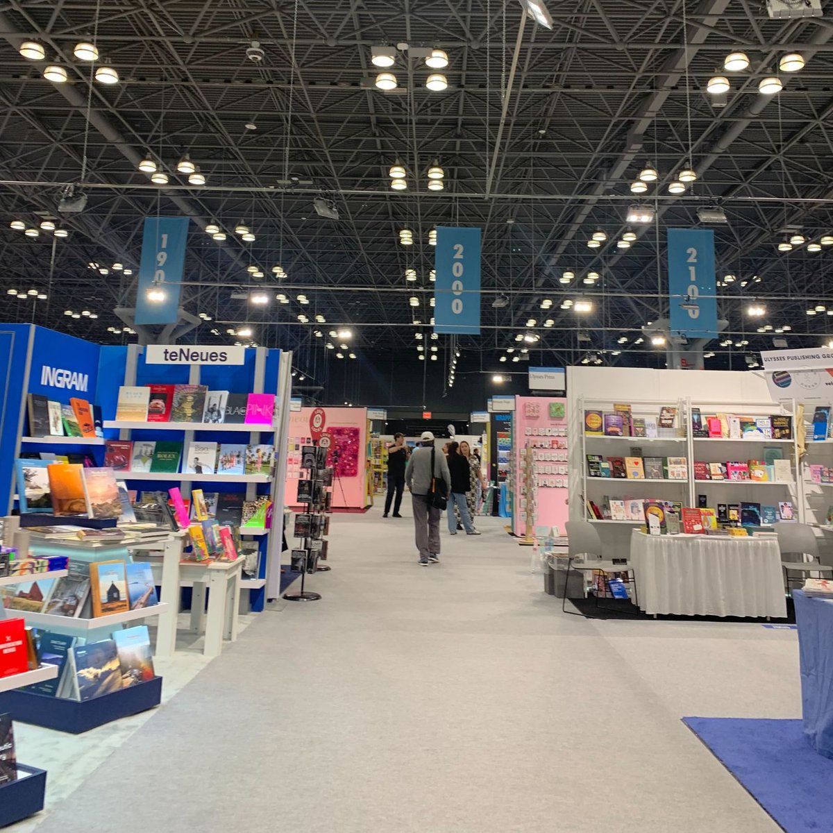 SegunoSoftware's tweet image. We had an incredible time meeting all the great brands at the wholesale trade show @nynowmarket. It’s always awesome to catch up in person with our customers, too.