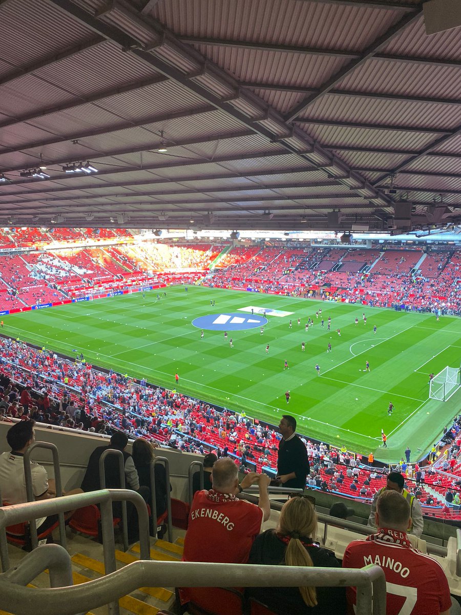 Scotch Plains Fanwood Soccer Club in place for tonight's EPL opener, Man United v Fulham ⚽️

Our tours can help provide tickets for any UK fixture. Time with us is YOUR time &amp; completely bespoke.

Test yourself against UK sides &amp; also visit our biggest &amp; best.

#SMSProSoccer