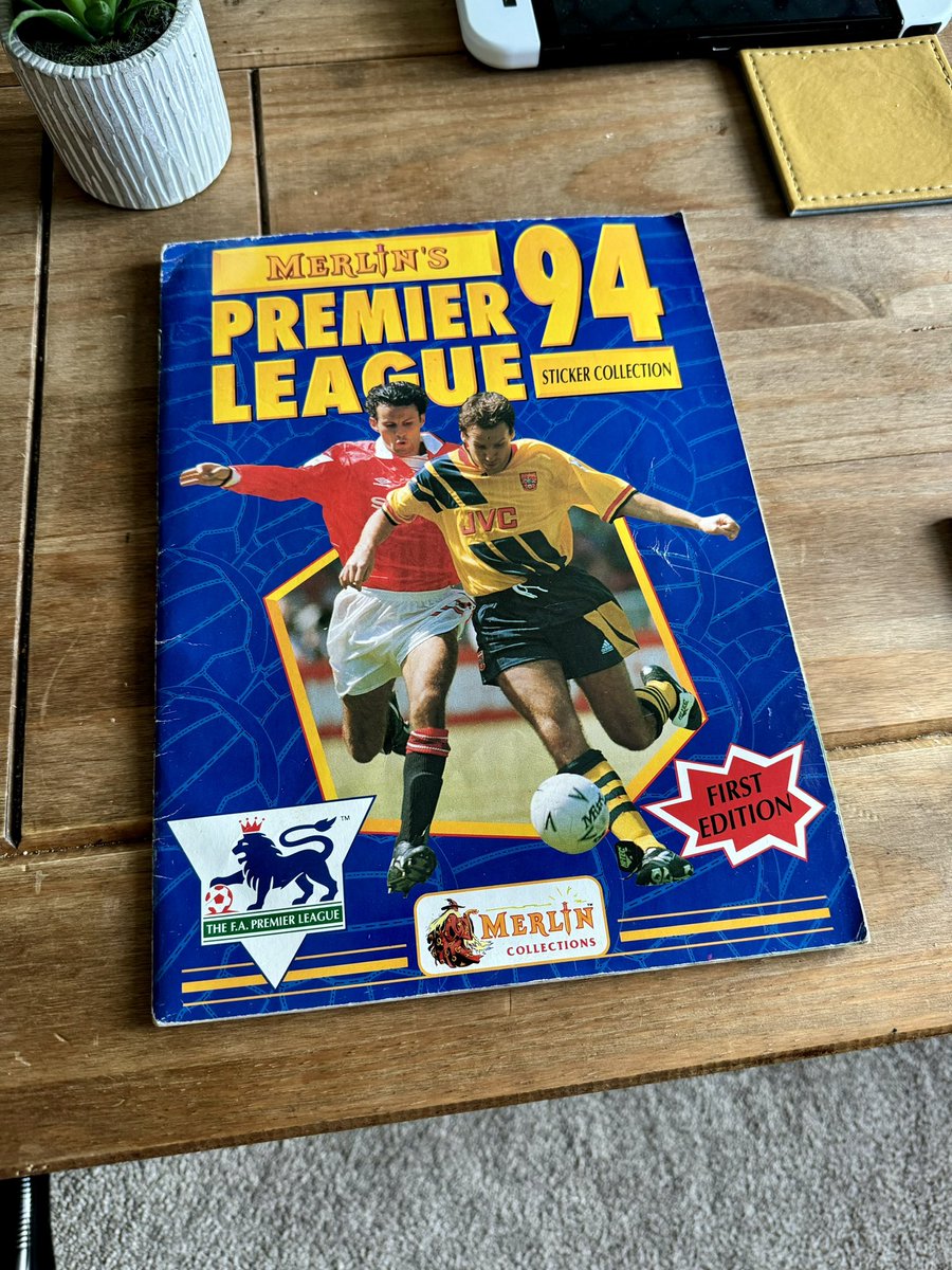 AdamRigby_'s tweet image. 30 years ago the first Merlin’s Premier League 94 sticker book, competed it mate 🤩👌

Who remembers having this? ⚽️🏆
#merlinspremierleague #stickerbook #astonvilla
