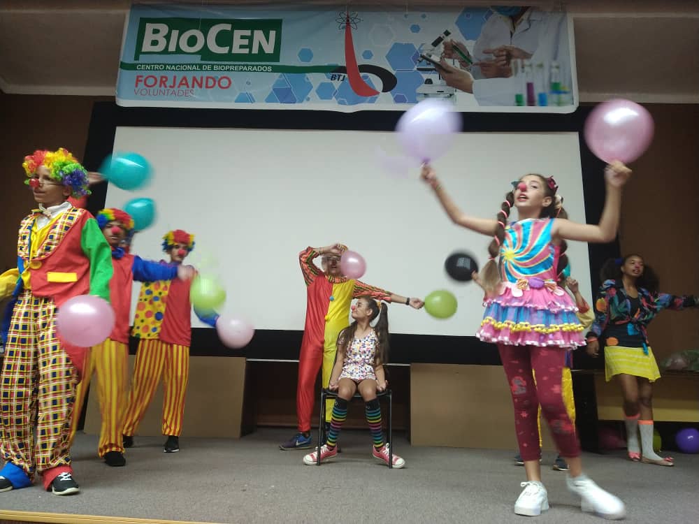 valdes_ham16009's tweet photo. A #ModoVerano concluye el plan vacacional con los niños de #Biocen en el marco de las celebraciones de sus 32 años de creado por nuestro líder histórico #FidelPorSimpre @DiazCanelB @DrRobertoMOjeda @BYuniaky @AriagnaPavonG @DeZurdaTeam_ @PartidoPCC https://t.co/JFGRarVRHU
