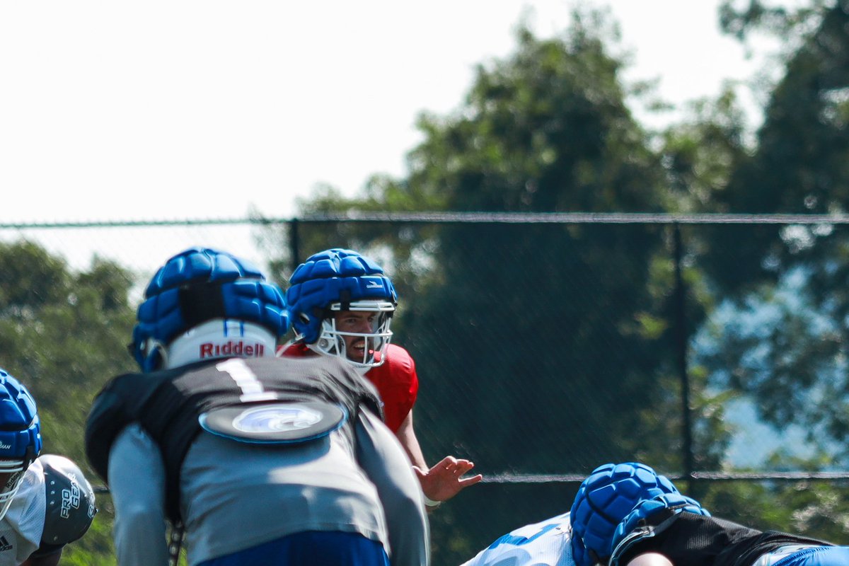 Shorter Hawks Football tweet media