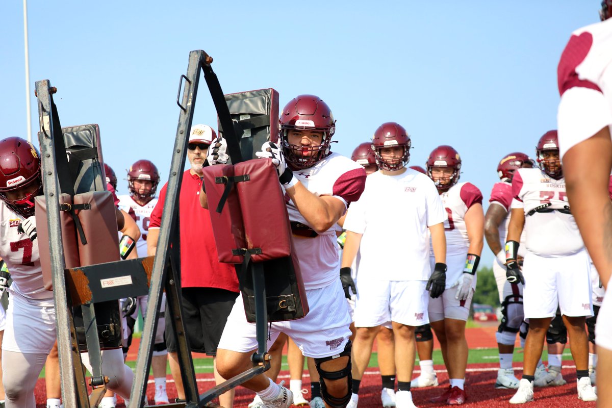 BloomsburgU's tweet image. Week One ✔️😤🏈🐾 #HuskyUnleashed #BackToHuskyLife #BloomOnward #college #football #preseason 

📸➡️ flic.kr/s/aHBqjBDJqJ