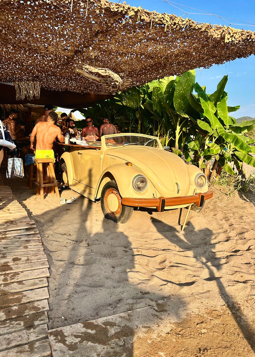 fleriek's tweet photo. Let’s get lost!!!! 
#beachbar #summer #beetlecar #beach https://t.co/VA7xEiTWRA