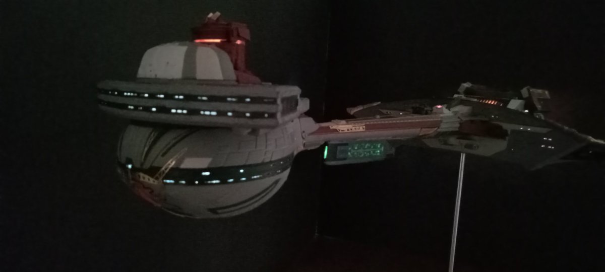 mkkellyabe's tweet photo. Flying in the night sky, 1:350 scale. #KronosOne #klingons #StarTrek #scalemodels #starship #JFFScaleModels https://t.co/6NGhK9QDKT