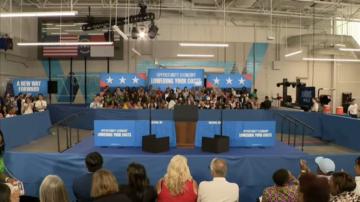 Wow, where did Kamala's big crowds go when she doesn't have a free concert coming on before her?