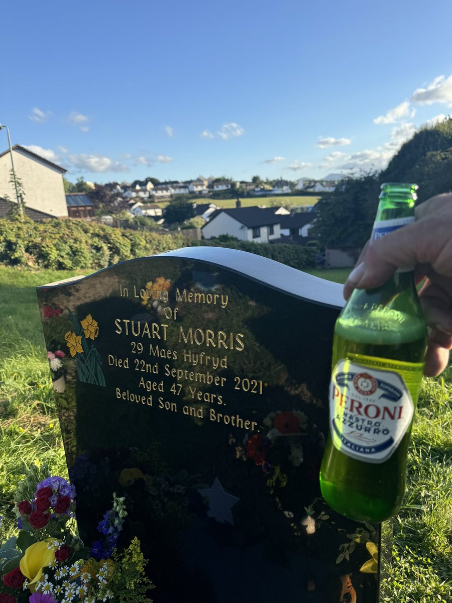TatwsTrading's tweet photo. This legend would of been 50 yrs old today not a day goes by I donโt think of him or shout Bore Da to him passing to work all we did was take the piss out of each other allday everyday bloody miss him ๐๐๐๐#MOZZA Cheers https://t.co/QPyUkoP34u