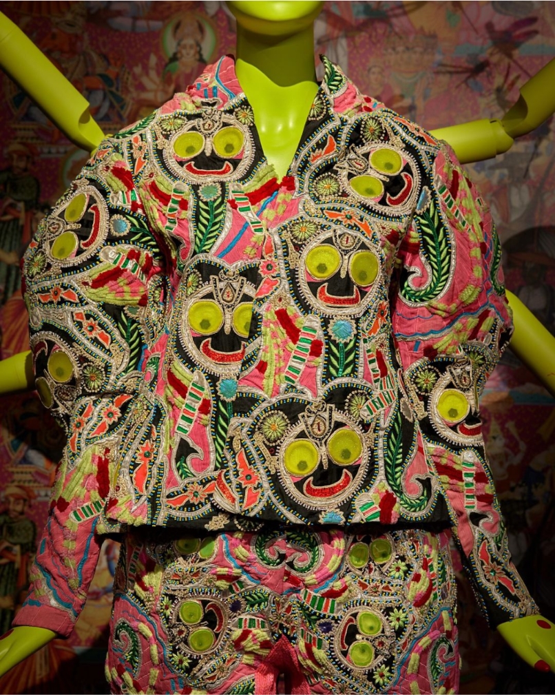 SimplyBuckhead's tweet image. Blast off into a world of otherworldly fashion! 🚀

This Saturday, @SCADFASH invites you to explore the &quot;Manish Arora: Life Is Beautiful&quot; exhibition for FREE!

Don&apos;t miss this out-of-this-world experience! 👽✨

#ManishArora #SCADFASH #FreeAdmission