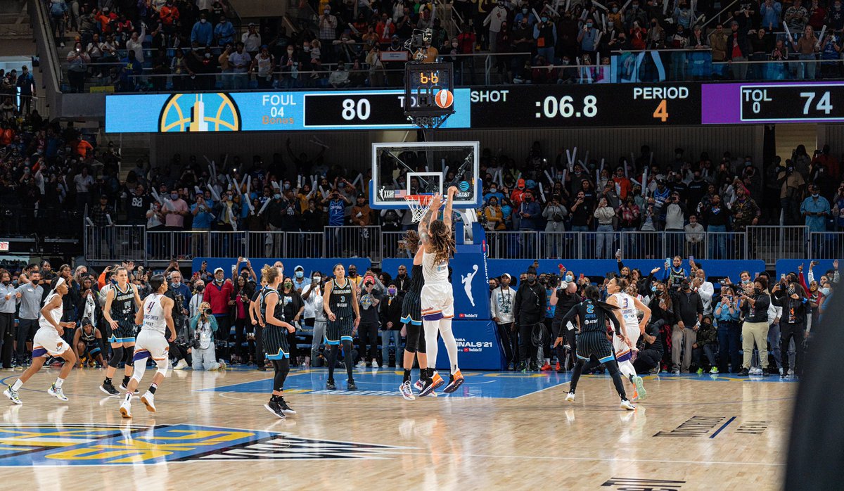 TheSkyShowCHI's tweet photo. I just remembered that this was the same exact jersey matchup as THIS game ๐ฅน๐ฅน๐ฅน๐ฅน๐ฅน๐ฅน๐ฅน #SkyChamps #Skytown #PHXvsCHI https://t.co/YpHr52amRf