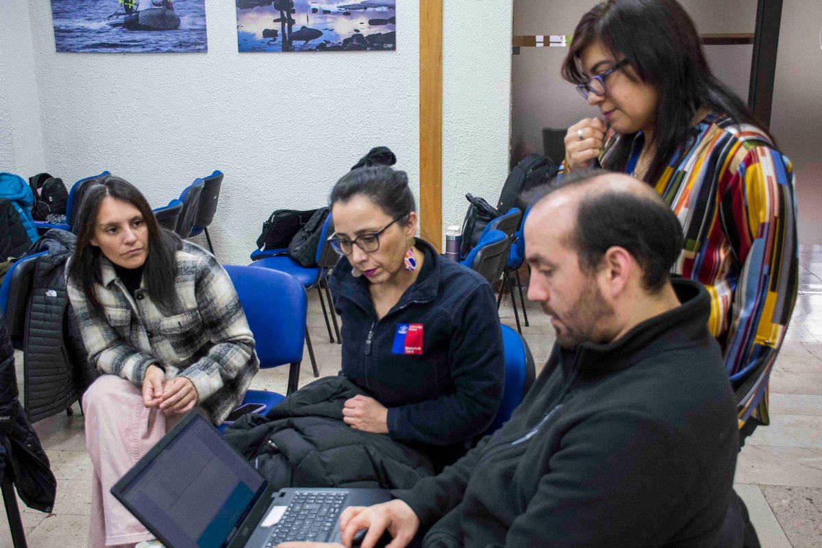 SaludMagallanes's tweet photo. 🔴#NosPreparamos Funcionarios/as #SubdirecciónAPS se capacitan en Calidad y Acreditación, a fin de realizar acompañamiento activo a #CESFAM Carlos Ibáñez, Thomás Fenton y Juan Damianovic #PUQ que, según normativa deben acreditar al 01/06/25 de forma obligatoria @SuperDeSalud https://t.co/971k3gMm1R