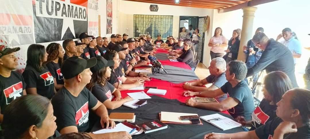 #16Ago || Desde Casa del Partido "La Yaya", la Dir. Nal. Ampliada <a href="/TupamaroMRT_/">Movimiento Revolucionario TUPAMARO Vzla.</a> realizó Rueda de Prensa; el camarada <a href="/WBenavides_MRT/">Williams Benavides</a> Sec. Gral. Nal. Envió un contundente respaldo al Pdte. <a href="/NicolasMaduro/">Nicolás Maduro</a> y rechazando las acciones fascista de la ultra derecha con nuestro pueblo.