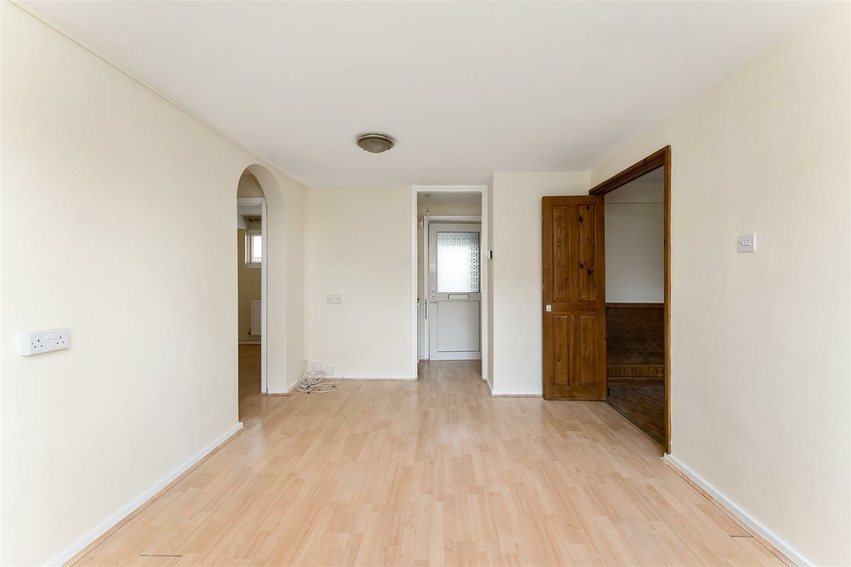 BADDOW CLOSE, #WOODFORDGREEN

2 bedroom, 1 bathroom apartment to rent: £1,550 pcm (Fees apply)

Petty Son &amp; Prestwich are pleased to offer for rent this two-bedroom ground floor apartment located close to Woodford Central Line Station. 

pettyson.co.uk/property-to-re…