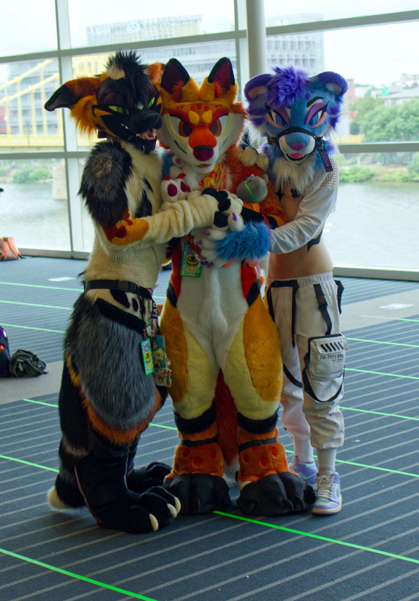 you know style when you see it. i'm thankful i was blessed by the presence of these two icons ✨📸
🦊: @cassiusf0x
🐆: @kivvycat
📷: <a href="/nevermournmedia/">Salusa</a>
#fashionablefriday