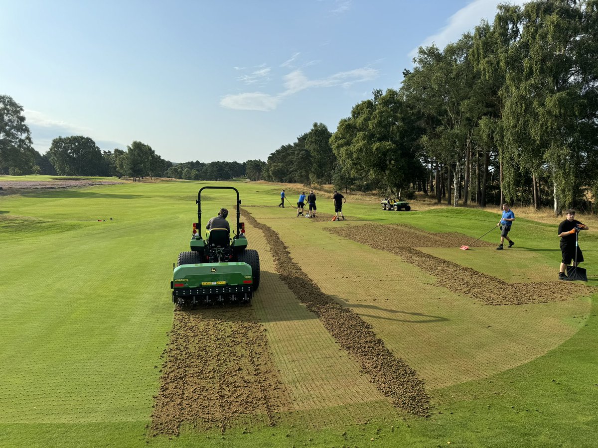 andywoodgolf's tweet photo. Great effort by the team for Renovations week on the Highgate - Hollow Core and deep Tine on Greens, Approach’s and Tees with 130 tonne of sand applied.  2 new apprentices starting,  plus the great News of Seth achieving his Level 2 in Greenkeeping #golf #greenkeeping https://t.co/yaIEBWj8kJ