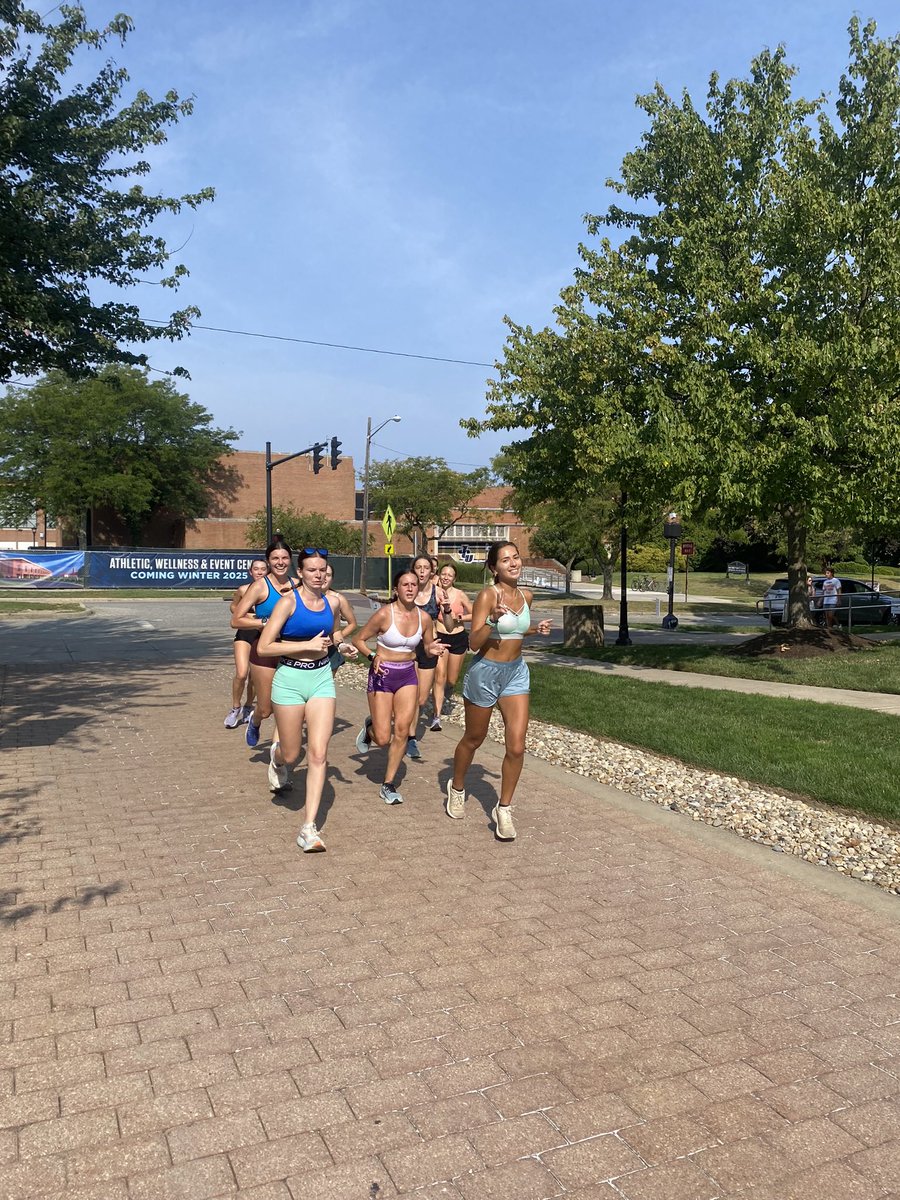 JCUXCTF's tweet photo. 1st official cross country practice in the books!⚡️⚡️

#StreakUp | #WhyJCU https://t.co/hzArzwsiMz
