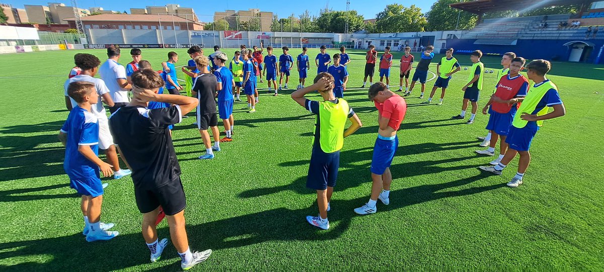AdTorrejoncf's tweet photo. SUPERLIGA CADETE

PRESENTACIÓN DEL CADETE "A"

En la tarde de este viernes se ha presentado en el municipal de Las Veredillas el primer equipo cadete de la A.D. Torrejón C.F. https://t.co/QAGt8g2Mg4