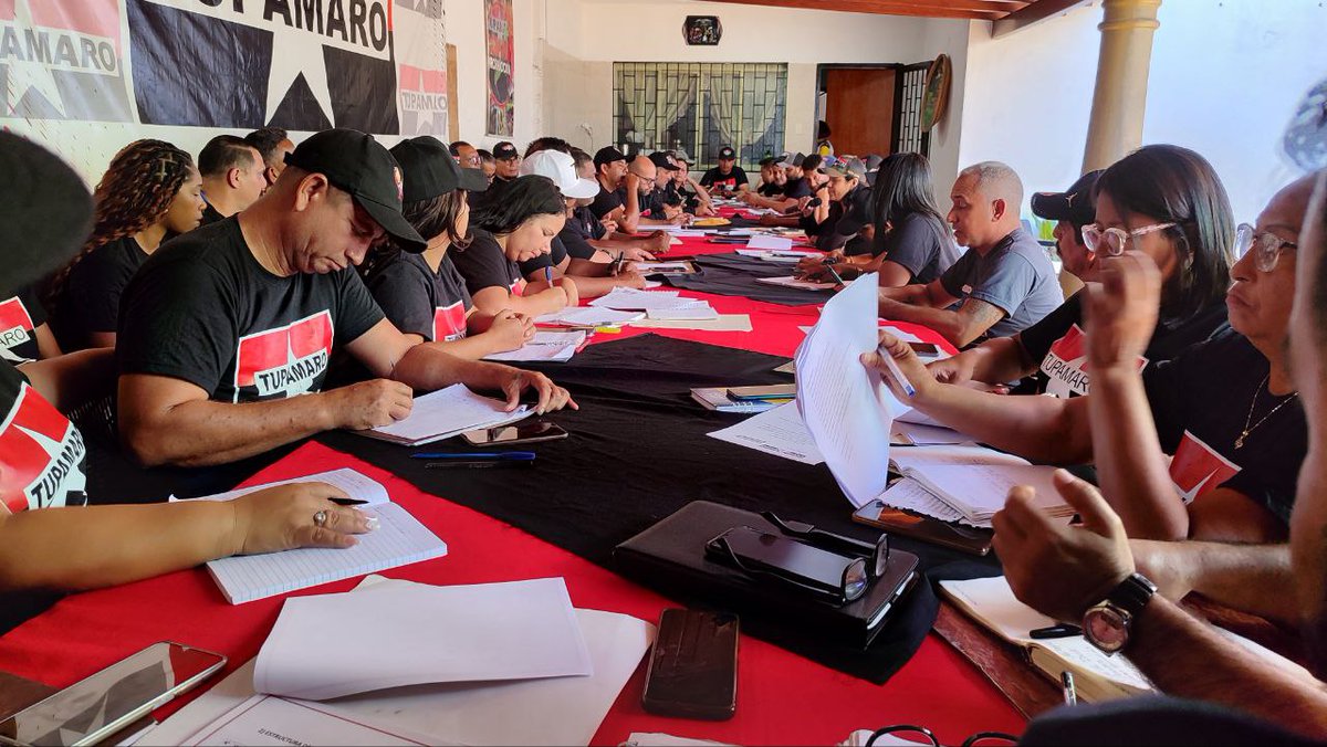 Desde "La Yaya" nuestra casa del partido, se realiza reunión de Dirección Nacional Ampliada con el objetivo de evaluar el avance rebelde en los últimos meses y afinar detalles para seguir avanzando con contundencia en la construcción de la revolución.

<a href="/NicolasMaduro/">Nicolás Maduro</a>