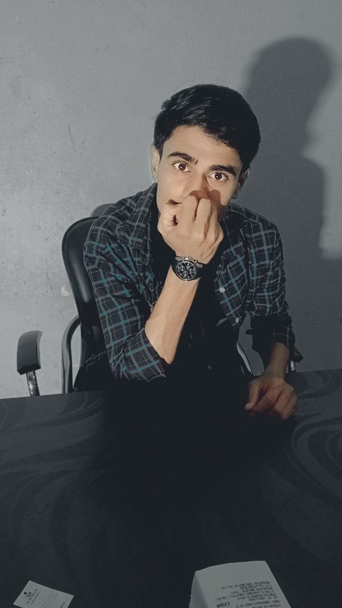 As long as the friend is live, the whole group is alive, if the friend dies then understand what the whole group  is dead so O Allah save my friend from every difficulty  🤲🤲