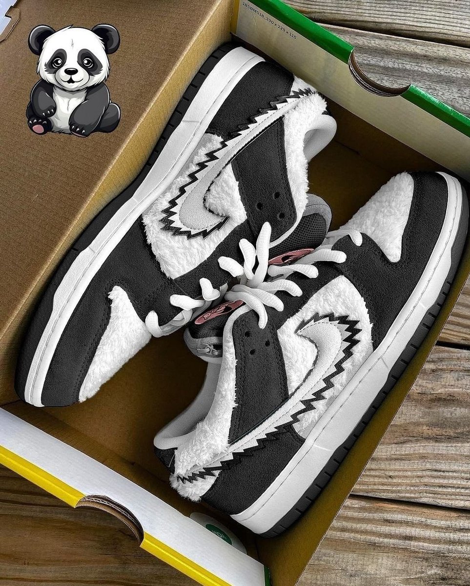 Panda x Nike SB Grateful dead concept😮‍💨 

What do we think, would you like to see this pair release?

📸 > dope_don_designs &amp;  johnnyskicks_
