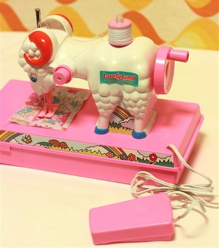 esta mini máquina de coser