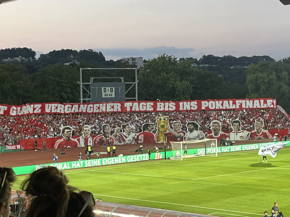 Das erste Pflichtspiel von Trainer Vincent Kompany mit dem FC Bayern findet in Ulm ohne Leon Goretzka statt. #DFBPokal #FCBayern #dpareporter