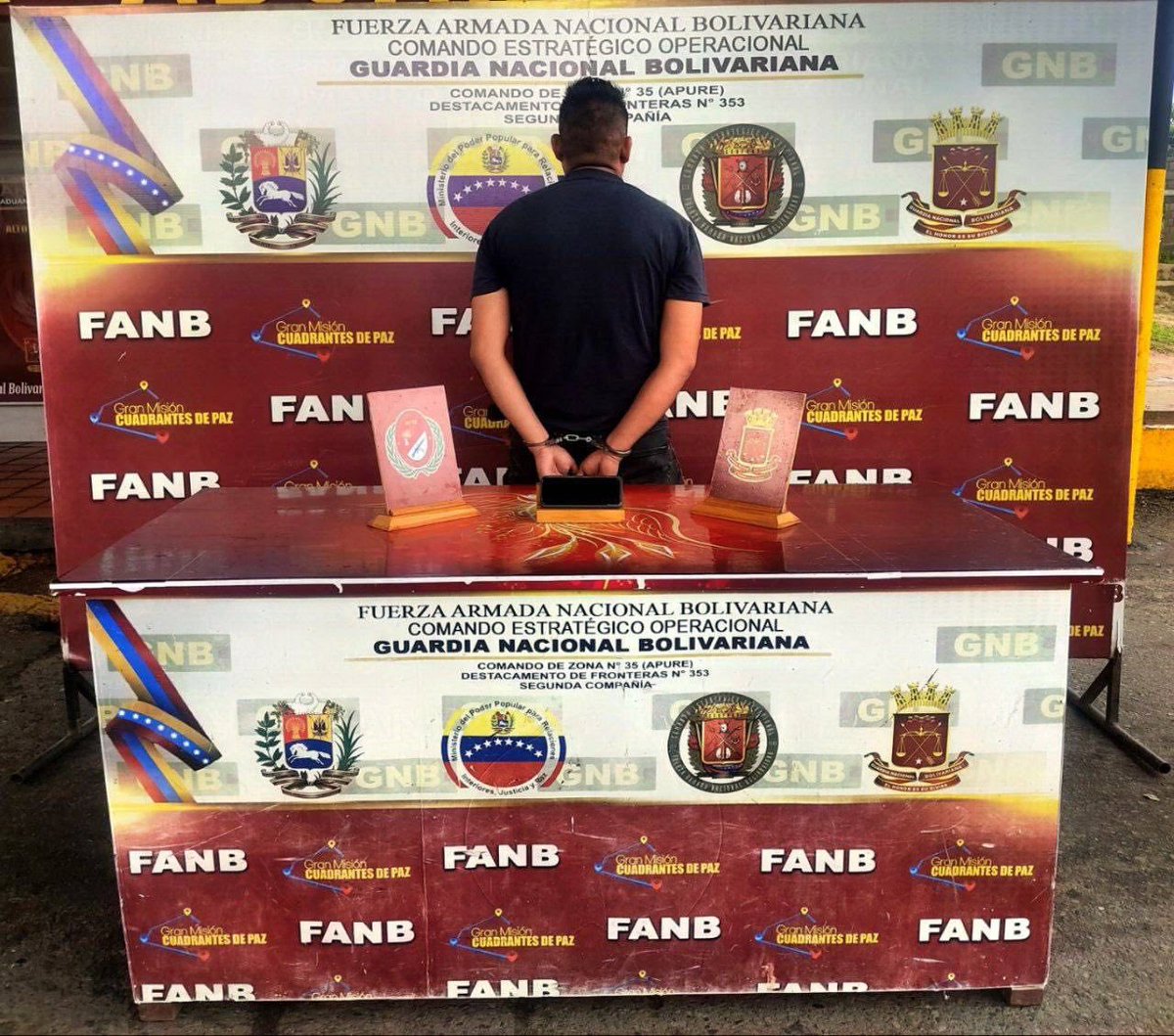 Efectivos de la FANB efectuaron la aprehensión de un ciudadano identificado como Daniel Eliecer Bonilla Báez, C.I. N° V-21.626.396, en el P.A.C. La Aduana, municipio Páez del estado Apure, quien se encuentra solicitado por el Juzgado Segundo de Ejecución de Guanare, Edo.