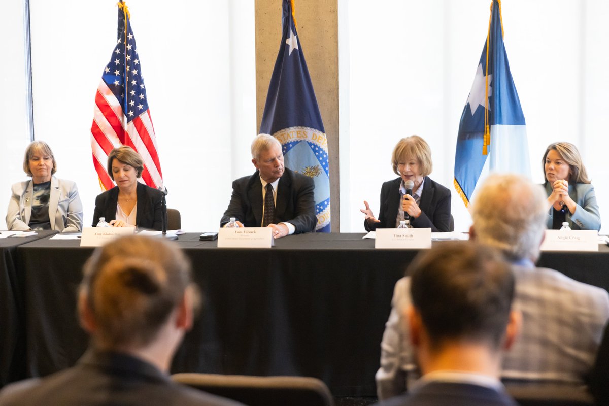 CFANS's tweet photo. Today, the U of M hosted @USDA @SecVilsack who announced funding for 160 projects in 26 states to expand access to clean energy and increase availability of domestic biofuels, creating opportunities for U.S. farmers, ranchers and agricultural producers.
https://t.co/pOHn8D09yU https://t.co/A5OKO6YERt