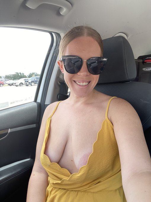 Shopping day✌🏻and I might&rsquo;ve made a little video🤫 Nipslip&bull;exhibitionism https://t.co/oLTRFA7A5E<a href="/tag/realloyalfans"class="tags"><span>#realloyalfans</span></a>