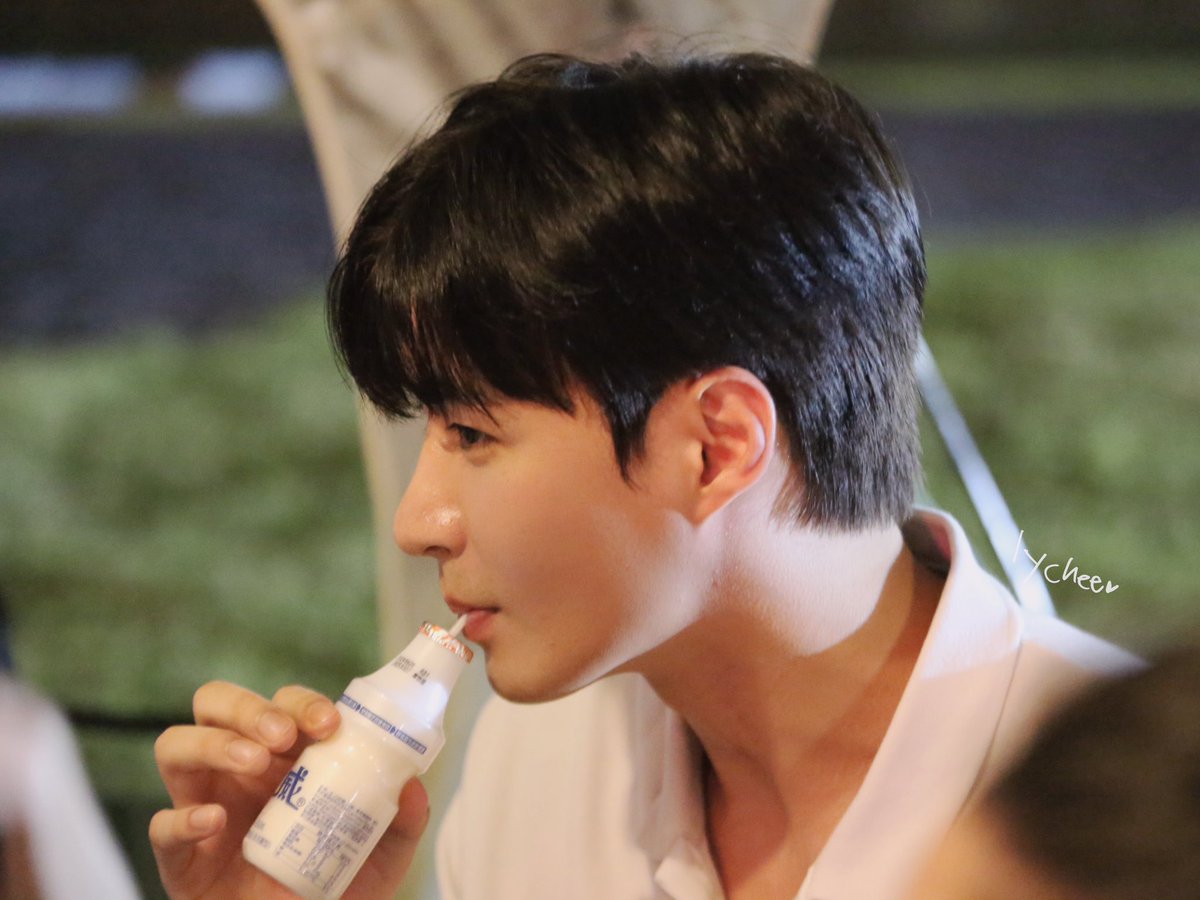 LycheeWang's tweet photo. 240816 중국fancamp

🥛

#김현종 #크나큰 #KNK https://t.co/nuyiSRBjqh