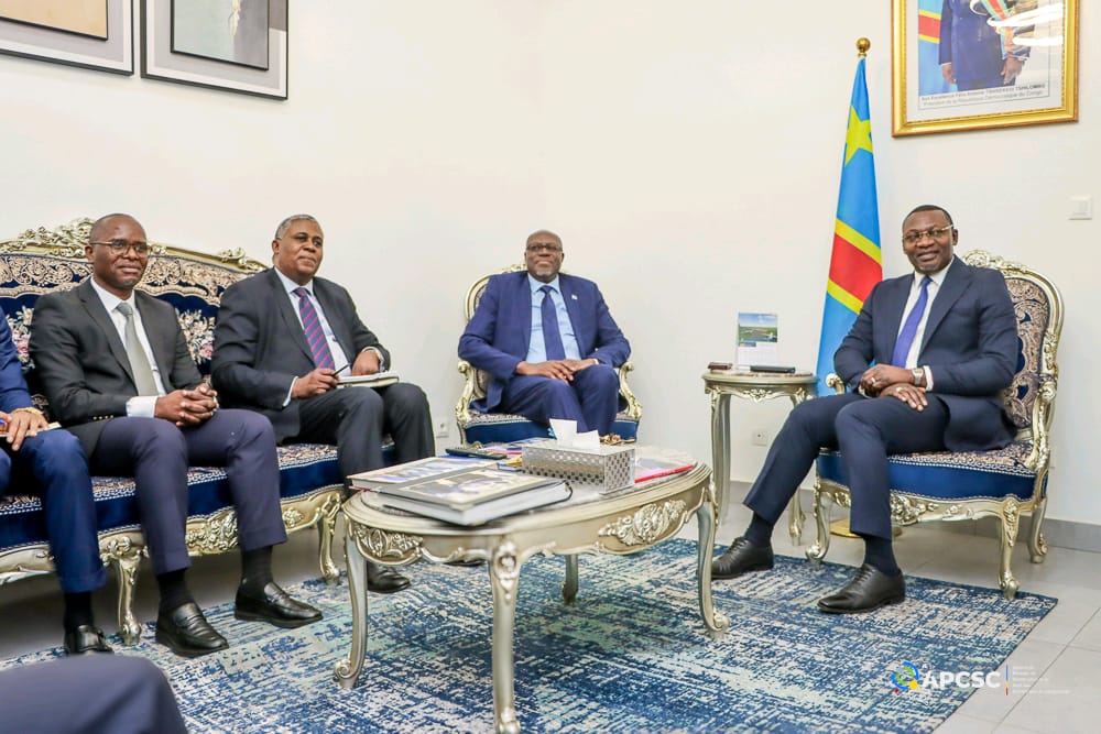 AmbassadorIleka's tweet photo. Fructueux échanges avec le DG #Yodi #Shembo de l'#APCSC sur les possibilités de collaboration entre investisseurs étrangers et entrepreneurs locaux 😎😎😎 CIA https://t.co/qAEJQcYHJk
