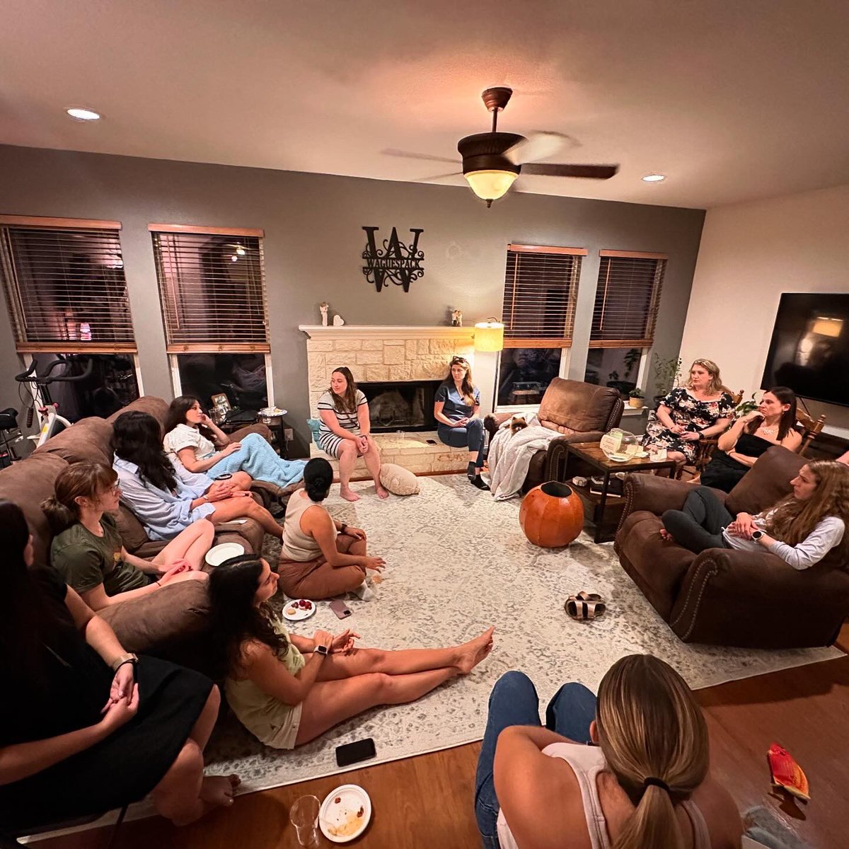 🍷 + 🧀 at the first Women in Medicine event with UT &amp; BAMC! 
✨We discussed Imposter Syndrome, something everyone experiences + handles differently. ✨Recognize it, speak up about it, and know you aren’t alone. 
✨TY to all the attendings, PAs, and residents who came thru!