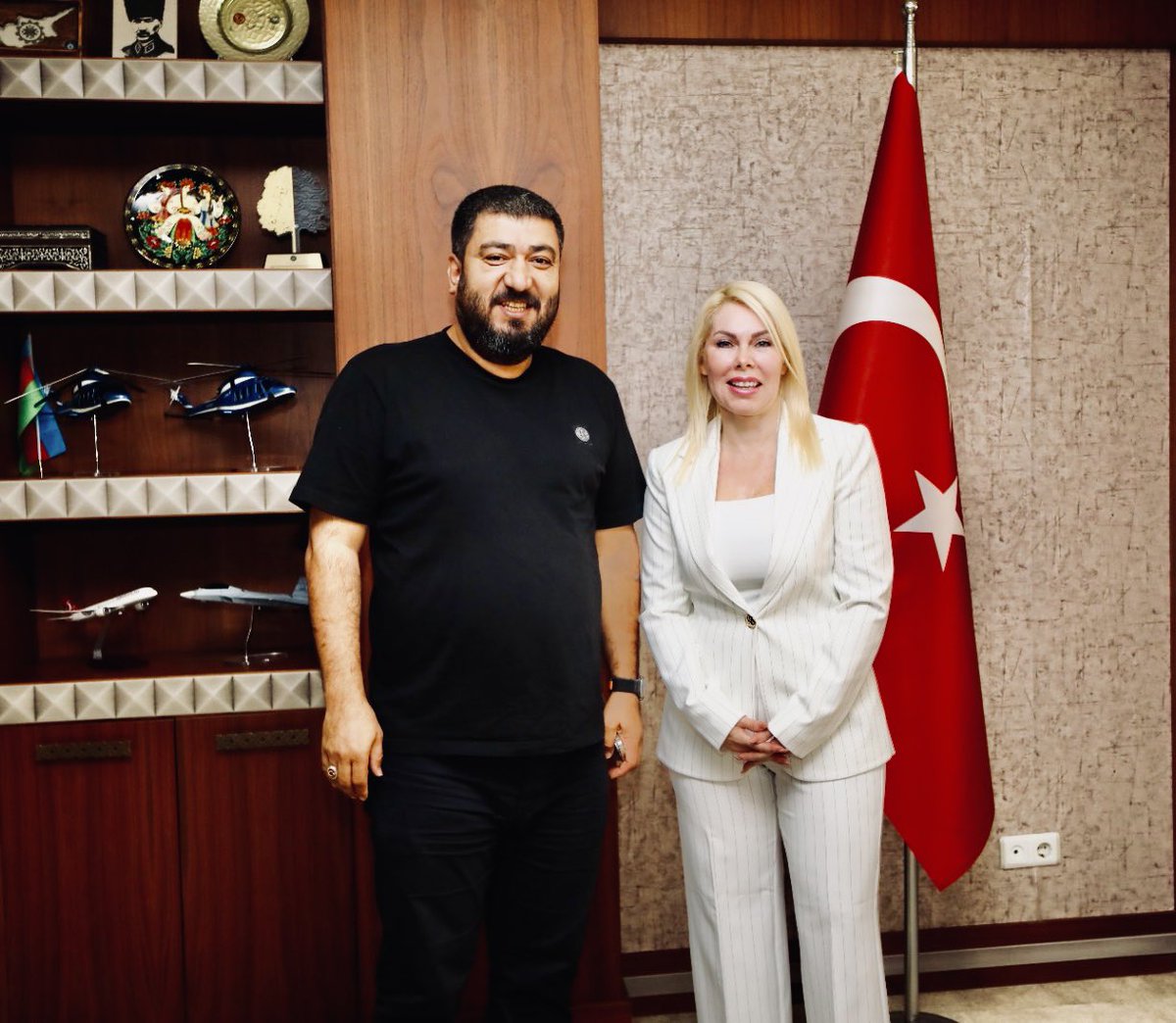 Cumhurbaşkanımız Sn. Recep Tayyip Erdoğan’ın tensipleriyle yeniden Akdeniz Üniversitesi Rektörlüğü’ne atanan çok değerli hocamız Prof. Dr. Özlenen Özkan hanımefendiyi kutluyor, Antalyamıza ve üniversitemize hayırlı olması dileklerimle görevinde başarılar diliyorum.