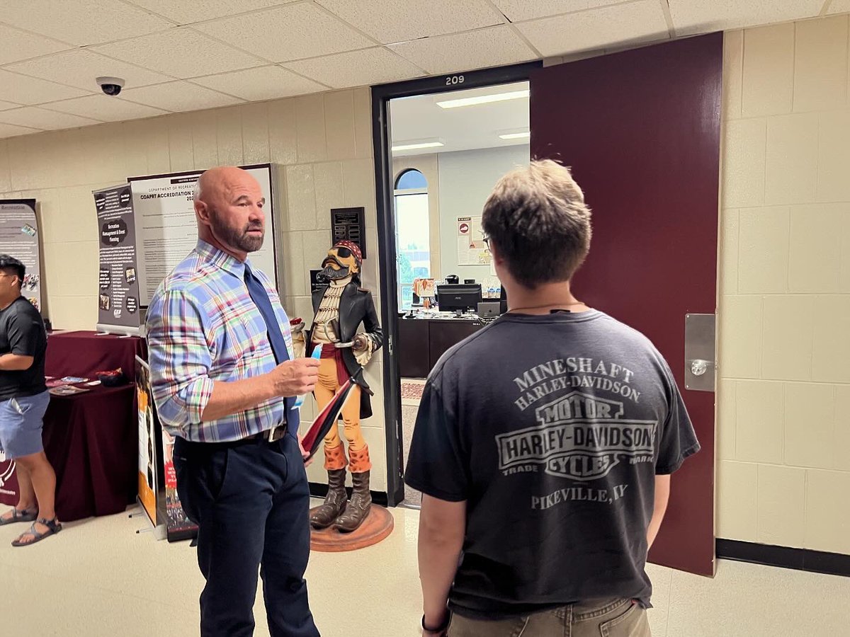 EKU_CHS's tweet image. ✨ Big E Welcome CHS Open House 2024 ✨