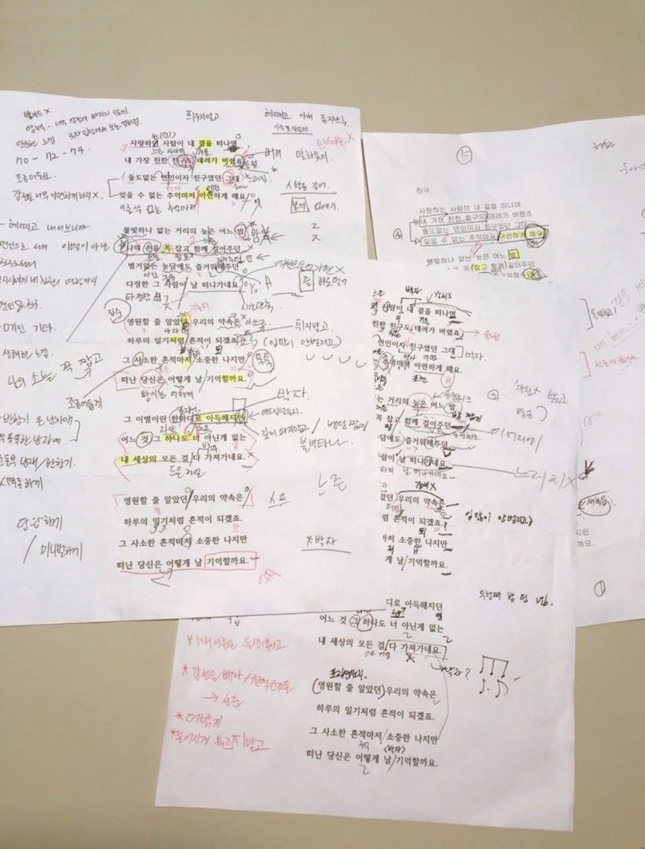kimyuldong's tweet photo. 4년 전 ‘친구’ 가사 악보••

우리애 꾸준한 노력형 천재라니까 ˃̣̣̣̣̣̣︿˂̣̣̣̣̣̣ https://t.co/0s0Ue2B1dD