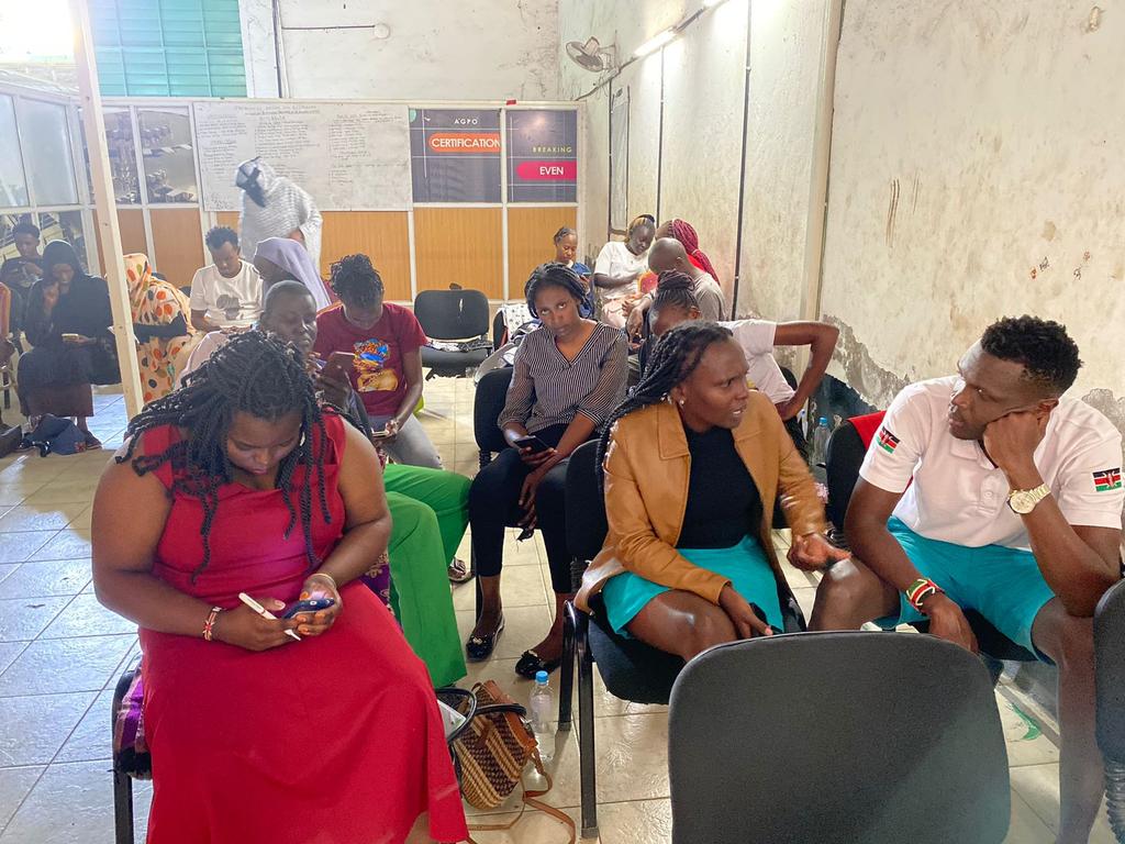 Nova_Inc_'s tweet photo. "Understanding your audience is key! 🎯 Day 1 of our Nova Inc masterclass emphasized the importance of market research to create targeted campaigns that resonate. Know your customers, and the results will follow! @WFP_Kenya @_SimplyCultured #IsioloTech4Change https://t.co/eLeYgeKx4o