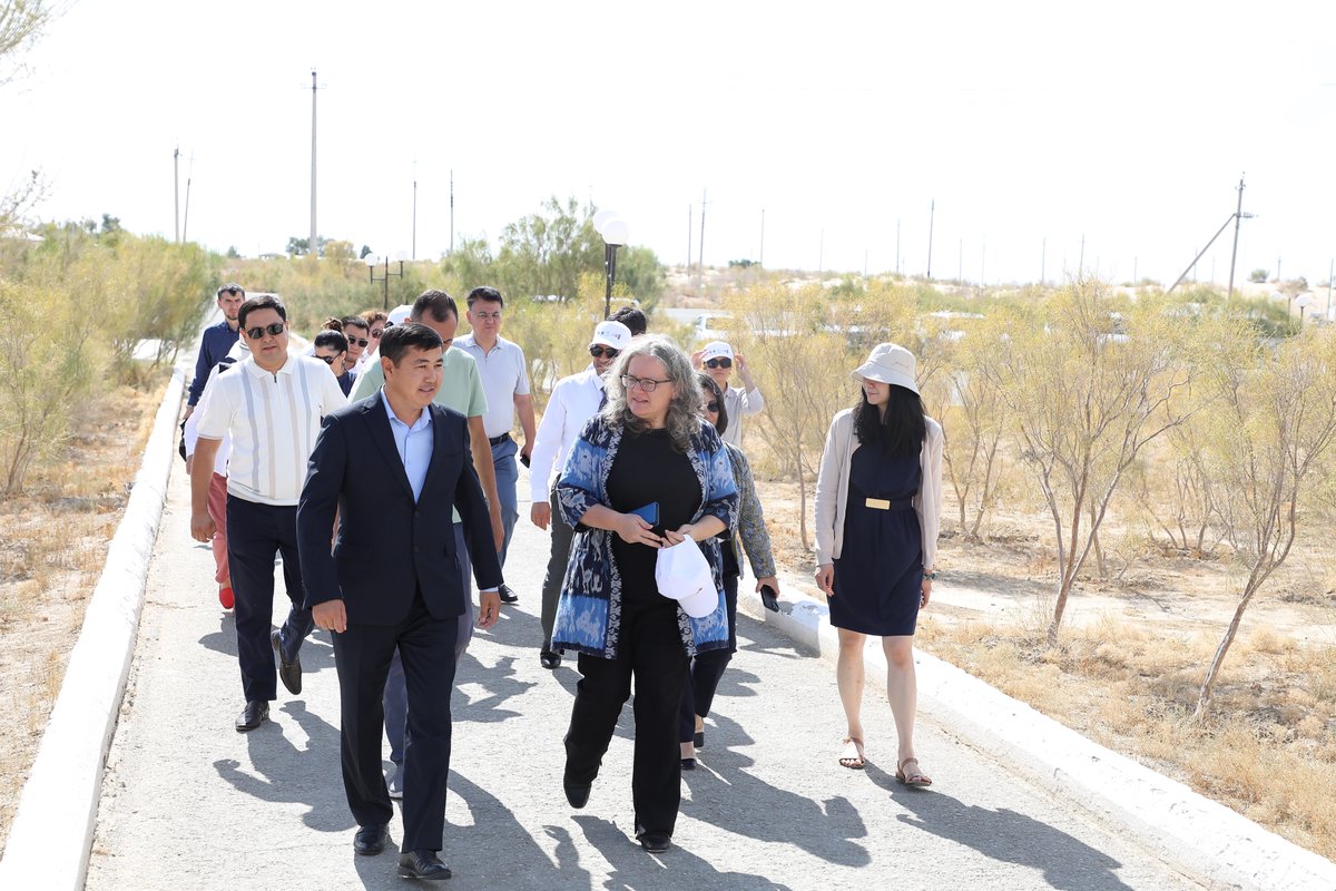 UN_AralSeaFund's tweet photo. The UN in 🇺🇿, led by Resident Coordinator, Sabine Machl, visited the Ship Cemetery in Muynak and met with khakim Bakhtiyar Menglibekov. Together, they discussed the impact of #ClimateChange and the UN Aral Sea Trust Fund’s role in supporting Karakalpakstan. #Sustainability https://t.co/MHd7wGbuCV