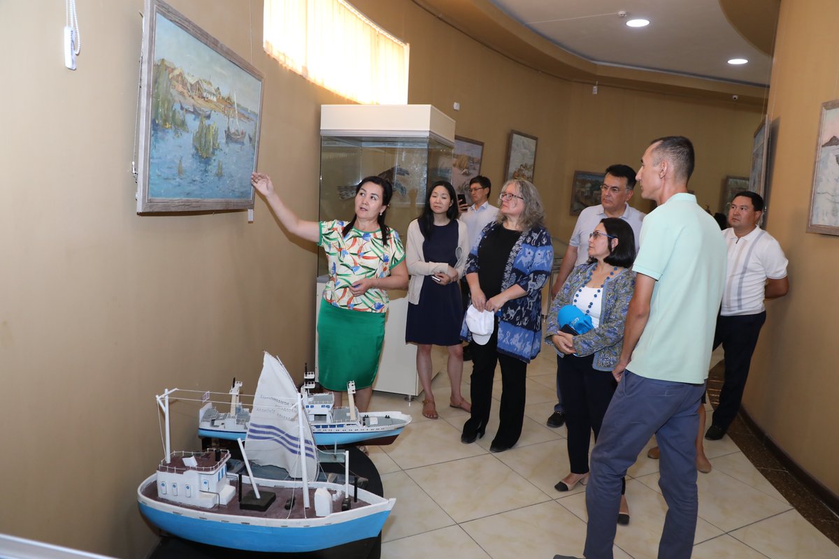 UN_AralSeaFund's tweet photo. The UN in 🇺🇿, led by Resident Coordinator, Sabine Machl, visited the Ship Cemetery in Muynak and met with khakim Bakhtiyar Menglibekov. Together, they discussed the impact of #ClimateChange and the UN Aral Sea Trust Fund’s role in supporting Karakalpakstan. #Sustainability https://t.co/MHd7wGbuCV